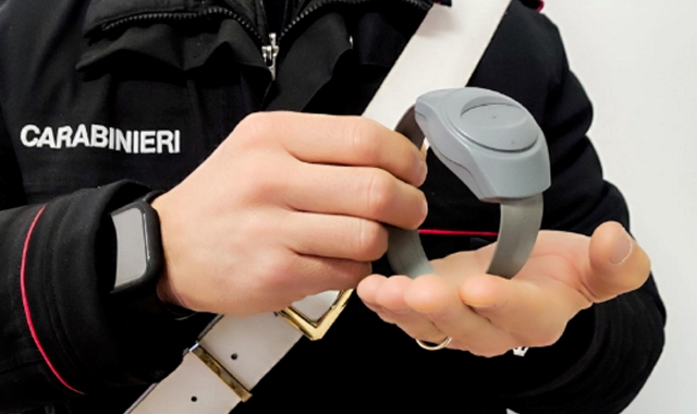 Barista ustionato, braccialetto elettronico all'aggressore