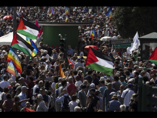 Organizzatori corteo, oltre 300 mila in piazza per Gaza