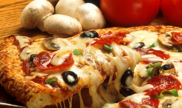 Il ventisettenne aveva sottratto una teglia di pizza a un panificio di Malnate (foto Archivio)