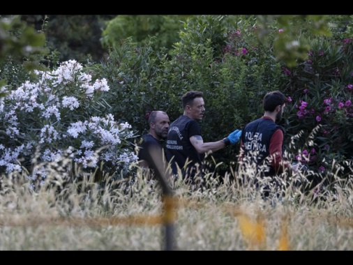 Bimba e donna trovate morte, martedì l'autopsia