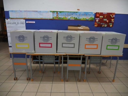 Referendum, alle 12 ha votato il 7,4% degli elettori