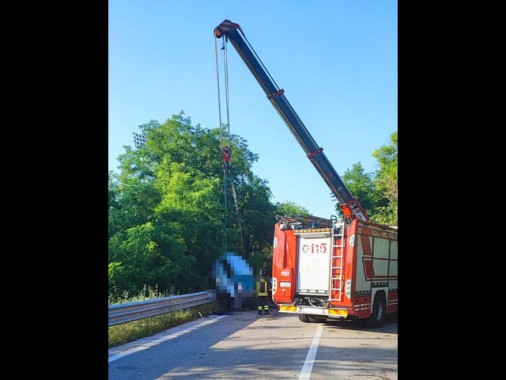Scontro frontale fra due auto a Chieti, tre morti