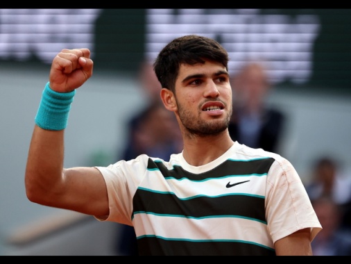 Epica rimonta su Sinner, Alcaraz vince il Roland Garros