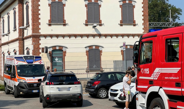 I soccorsi alla stazione di Gazzada Schianno (foto Benvegnù, Blitz)