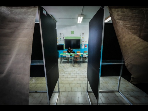 Referendum, alle 23 l'affluenza è intorno al 22%