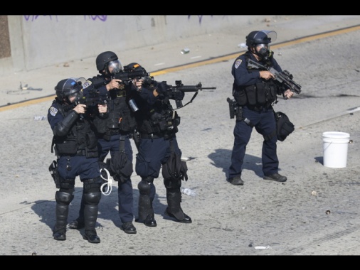 Los Angeles, 500 marines pronti ad essere dispiegati