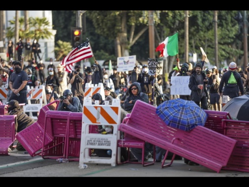 Los Angeles, 10 arresti durante gli scontri con la polizia
