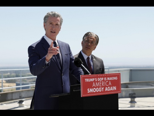 Newsom, 'minacciate di arrestarmi? Venite a prendermi'