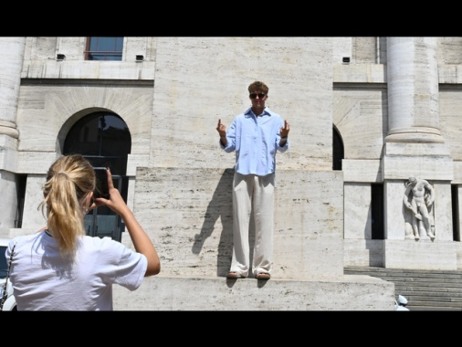 Borsa: Milano apre poco mossa, +0,02%