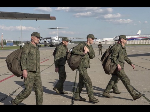 Mosca, 'iniziato lo scambio di prigionieri con Kiev'