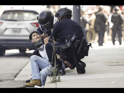 Trump, presa grande decisione con invio guardia nazionale