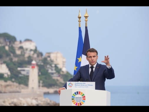 Macron, 'il blocco umanitario a Gaza è uno scandalo'