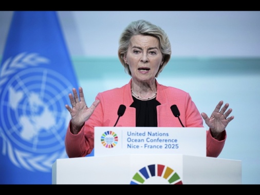 L'Ue propone price cap al petrolio russo a 45 dollari