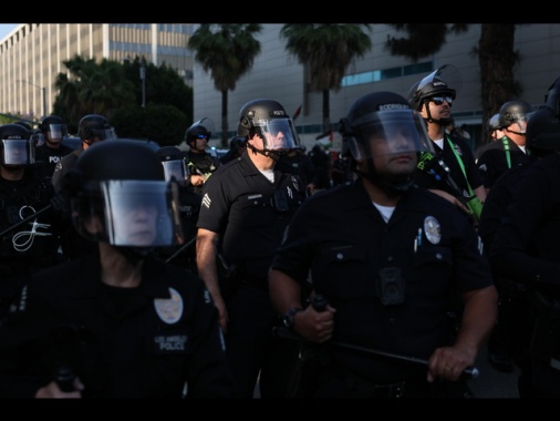 Tribunale Usa limita lo schieramento di truppe a Los Angeles