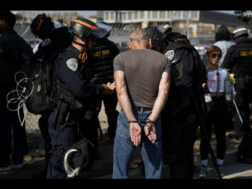 Polizia, 'arresti di massa nel centro di Los Angeles'