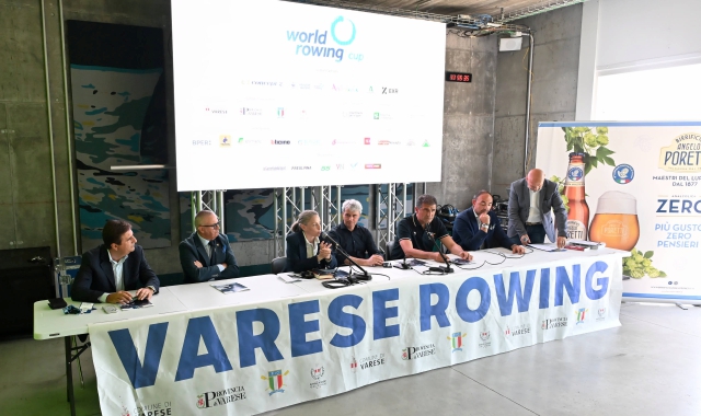 La presentazione nella sede della Canottieri Varese (foto Angelo Puricelli/BLITZ)