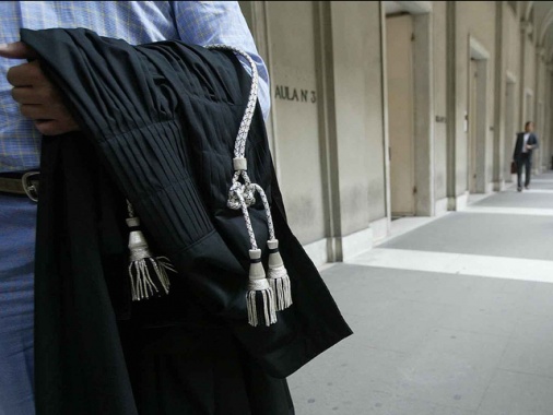 'Non suicidio ma femminicidio', il marito a processo