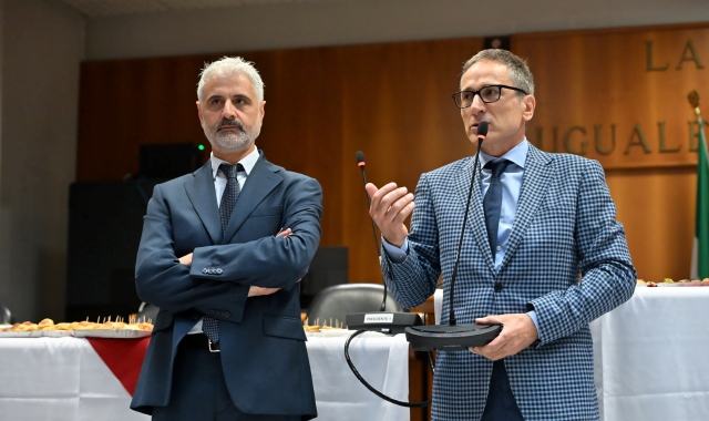 Varese, l’abbraccio ai brigadieri del Tribunale