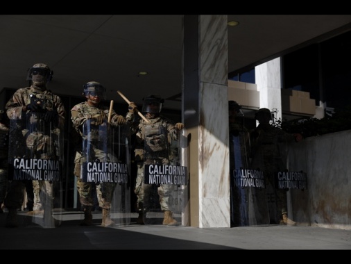 Guardia Nazionale ferma alcuni manifestanti a Los Angeles