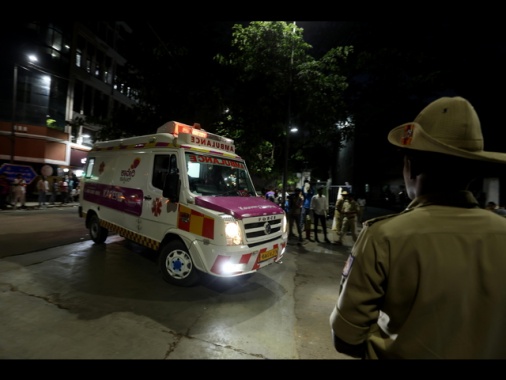 Aereo passeggeri precipita in India con 242 persone a bordo