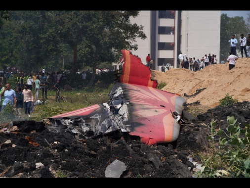 Aereo caduto in India, 'soccorso un passeggero ancora vivo'