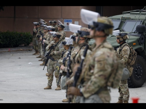 Giudice Usa vieta a Trump di schierare Guardia Nazionale