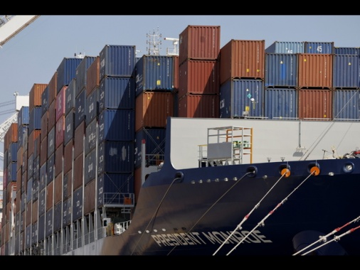 Istat, ad aprile l'export, -2,8% su mese con crollo extra Ue