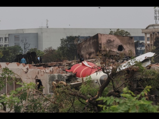 Aereo caduto, ispezioni extra in India su tutti Boeing 787