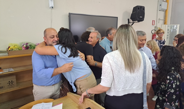 Ultima campanella, l'abbraccio al Ponti