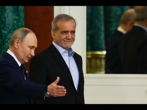Cremlino, 'Putin ha parlato con Netanyahu e Pezeshkian'