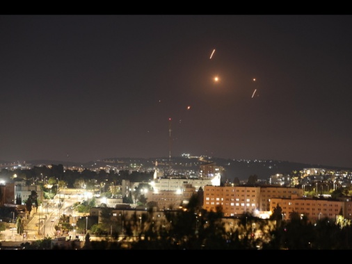 Esplosioni a Teheran e altre città dopo i nuovi attacchi