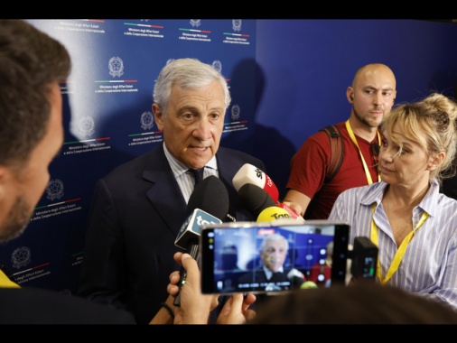 Tajani, 'Iran ha superato la linea rossa sull'atomica'
