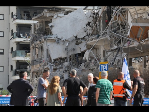 'In raid israeliano a Teheran 60 morti tra cui 20 bambini'