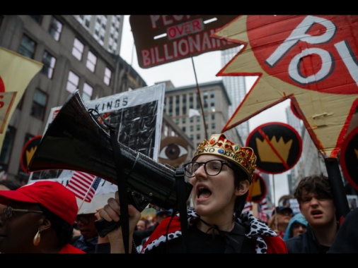 A New York più di 25.000 persone in piazza contro Trump