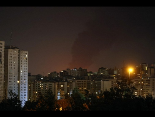 Media Israele, 'drone mira a figura di spicco a Teheran'