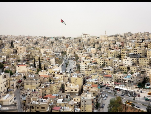 Sirene di allarme anche ad Amman, Giordania chiude spazio aereo