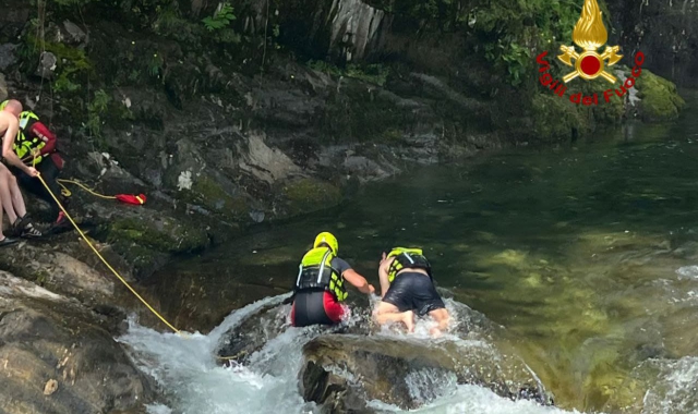 Trascinato dalla corrente: paura per un 32enne