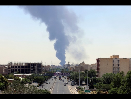 Raid su diverse zone di Teheran