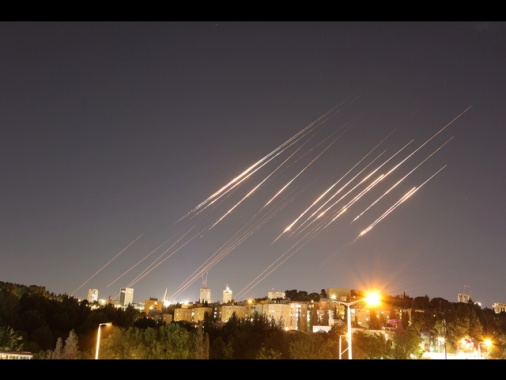 Decine di missili verso Israele, esplosioni a Gerusalemme