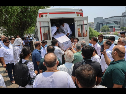 Identificate 47 vittime dell'incidente aereo in India