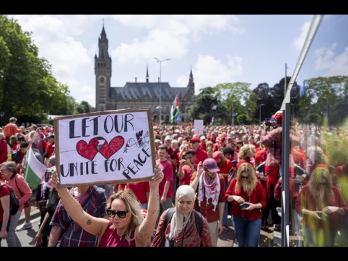 In centomila sfilano in Belgio e Olanda, 'marea rossa per Gaza'