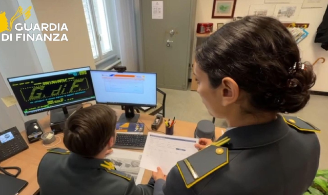 Fatture inesistenti: denunciata professionista varesina