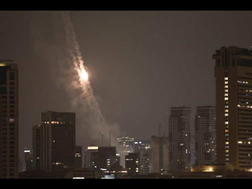 Tv Iran annuncia 'nuova salva di missili' contro Israele