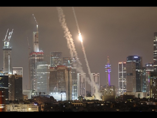 Forti esplosioni nel centro di Tel Aviv