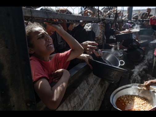 Hamas, 'saliti a 59 i morti per fuoco israeliano su area aiuti'