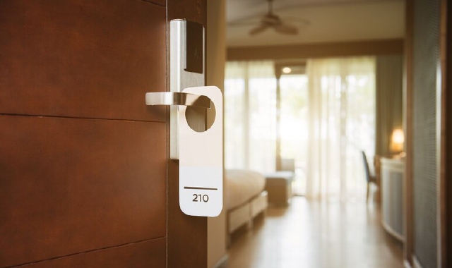 Latitante in hotel con documenti rubati, arrestato