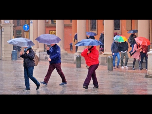 Maltempo, piogge e temporali al Sud, otto regioni in 'giallo'