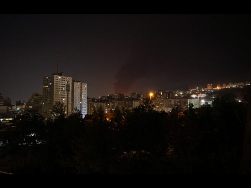 Idf lancia attacco a zone di Teheran, segnalate esplosioni
