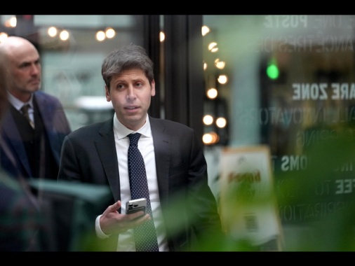 Altman accusa Meta, 100 milioni di dollari per rubarci talenti