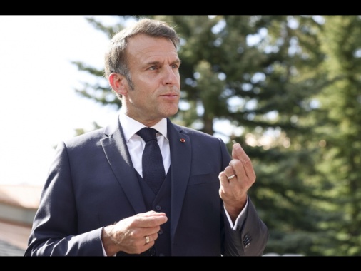 Macron, 'presto iniziativa per una soluzione negoziata in Iran'